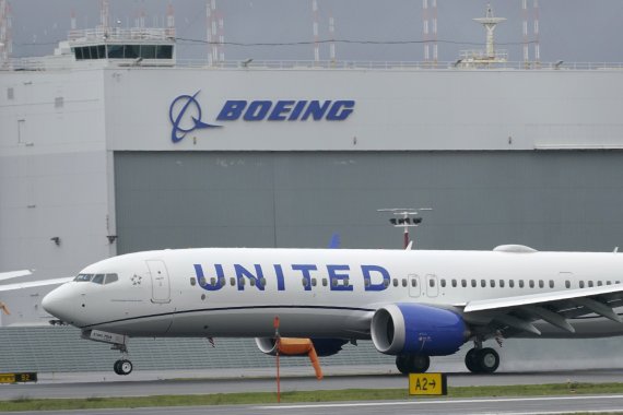 지난 2020년 11월18일(현지시간) 미국 워싱턴주 시애틀 보잉필드에 유나이티드 항공의 보잉 737맥스9기가 착륙하고 있는 모습.AP뉴시스
