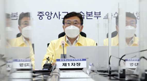 권덕철, "수도권 600명대 중반 확진자 발생…엄중한 상황"