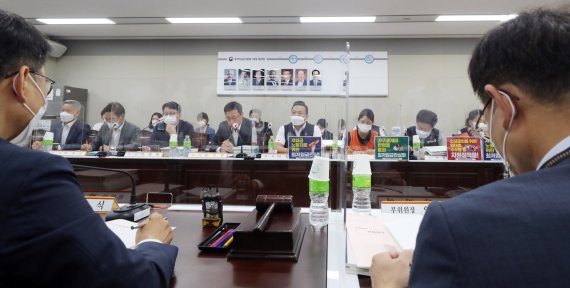 지난달 29일 오후 정부세종청사에서 최저임금위원회 6차 전원회의가 열리고 있다. /사진=뉴시스