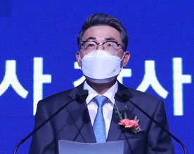 김정렬 한국국토정보공사 사장이 6월30일 전주 LX 본사에서 열린 창사 44주년 기념식에서 기념사를 하고 있다. 한국국토정보공사 제공