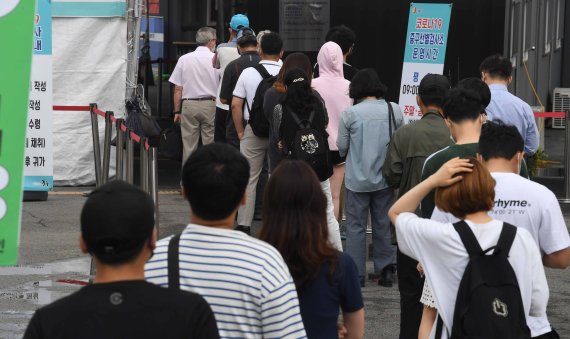 코로나19 관련 방역지침을 어긴 방역저해 사범에 대한 구상권 청구가 14건에 불과한 것으로 확인됐다. fnDB.