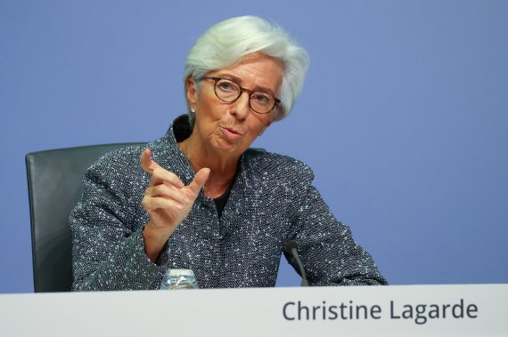 크리스틴 라가르드(Christine Lagarde) 유럽중앙은행(ECB) 총재가 "스테이블코인을 포함한 모든 가상자산은 화폐가 아니다"고 진단했다. 그러면서 "중앙은행 발행 디지털화폐(CBDC)와 스테이블코인 등 모든 가상자산은 자산 규제기관에 의해 완전히 규제돼야 한다"고 강조했다. /사진=뉴스1 외신화상