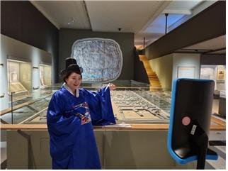 [서울=뉴시스] 텔레프레즌스 로봇으로 통해 병원·학교 대상으로 교육하는 프로그램 운영 모습 (사진=서울역사박물관 제공) 2021.06.16. photo@newsis.com