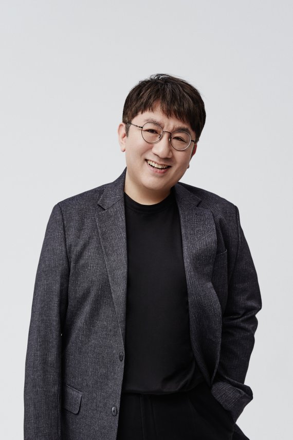 방시혁·이수만·박진영, 경영서 물러나는 프로듀서들 왜?