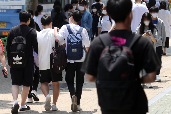 ‘전면등교 빨간불’…주춤했던 학교·학원가 감염 또 다시 확산