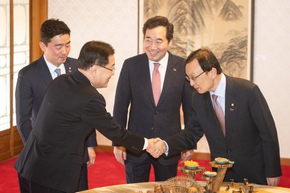 지난 2019년 2월 이낙연 당시 국무총리가 서울 종로구 총리공관에서 열린 고위당정청협의회에 참석하고 있다. 2019.2.21/뉴스1 © News1 유승관 기자