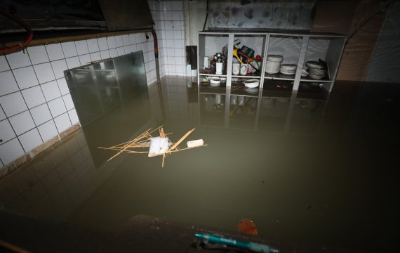 밤 사이 내린 비로 6일 전북 익산시 창인동 곳곳 상가가 침수된 가운데 한 지하 상가가 침수돼 있다. 2021.7.6/뉴스1 © News1 유경석 기자