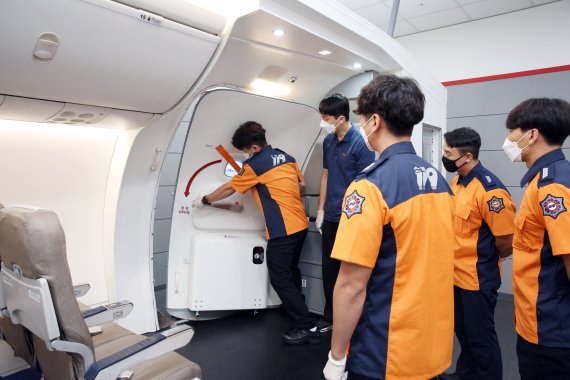 티웨이항공, 소방관 '항공안전 교육' 실시