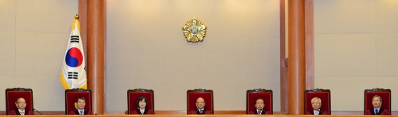 지난 2014년 4월24일 헌재는 심야시간 청소년들의 온라인게임 이용을 차단하는 '셧다운제'가 합헌이라고 선고했다. 2014.4.24/뉴스1