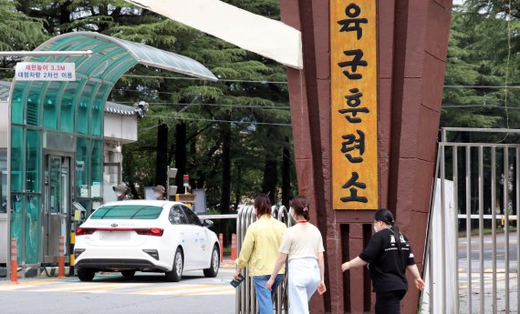 논산 훈련소 60명 집단감염.. 軍 "입영예정자에 백신 접종 안내"