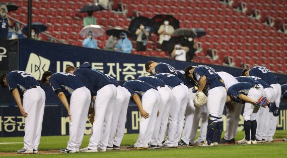 여성과 술판 벌인 NC 선수들, 동선 허위진술 논란.. 수사 의뢰