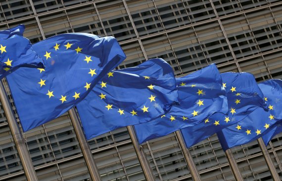 유럽연합(EU)은 가상자산 시장에 대한 규제(MiCA)법을 마련해 가상자산 보유자에게 가상자산 발행자 및 거래소를 대상으로 한 상환청구권을 행사할 수 있도록 규정하고 있다. /사진=뉴스1