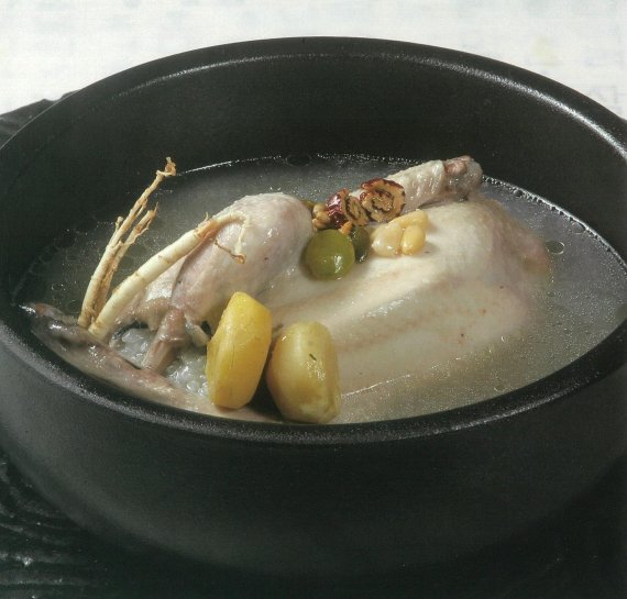 [세종=뉴시스] 너트삼계탕(사진=농진청) /사진=뉴시스