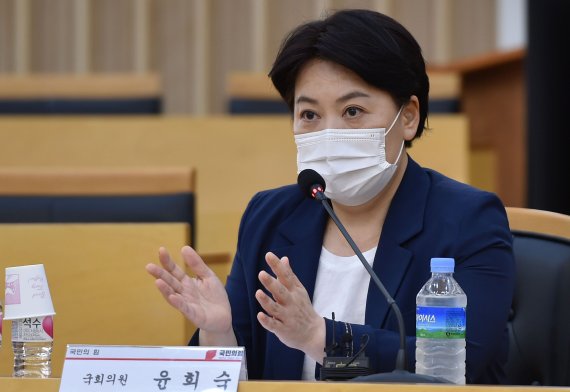 윤희숙 "박원순 유족 측, 사자명예훼손 소송시 수사기록 공개하자"