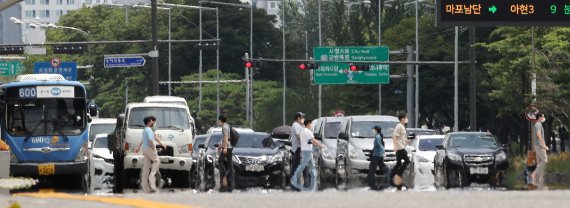 이번 주 내내 폭염..내일·모레 전국 36도이상 '열돔'