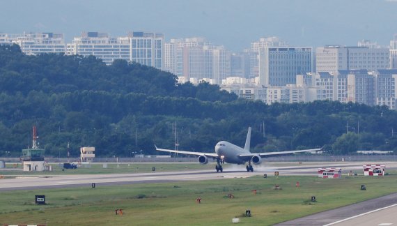 [단독] 분당 마천루 되나?...성남시, '서울공항' 고도제한 완화 연구 시작