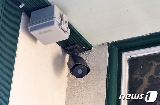 19일 오후 제주 중학생 살해사건 현장인 제주시 조천읍의 한 주택에 CCTV가 설치돼 있다.2021.7.20/뉴스1