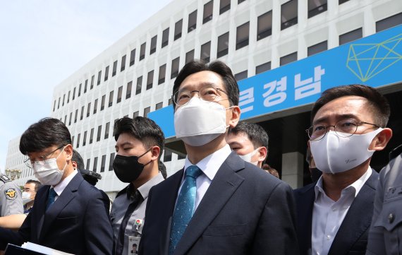 유승민 "文, 댓글조작으로 당선..정통성에 의문 제기"