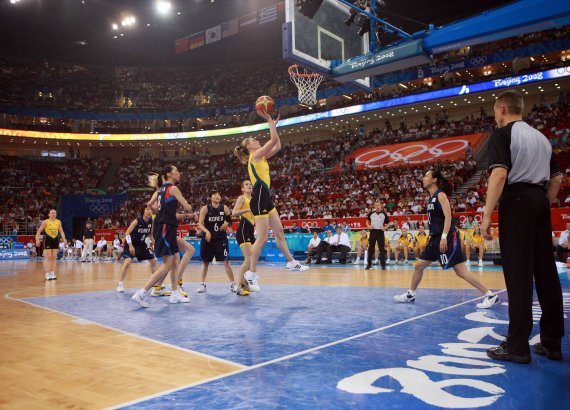 [베이징(중국)=신화/뉴시스] 13일 베이징올림픽 여자농구 한국 대 호주 경기가 열리고 있다. 한국은 62-90으로 대 패했다.