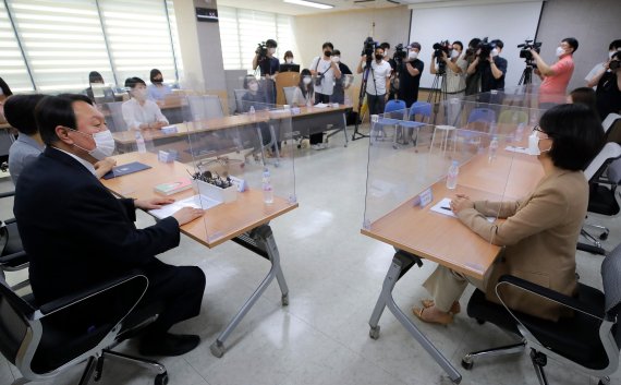 윤석열 전 검찰총장이 22일 서울시 구로구 서울간호사회에서 열린 간담회에서 인사말을 하고 있다. 사진=국회사진기자단