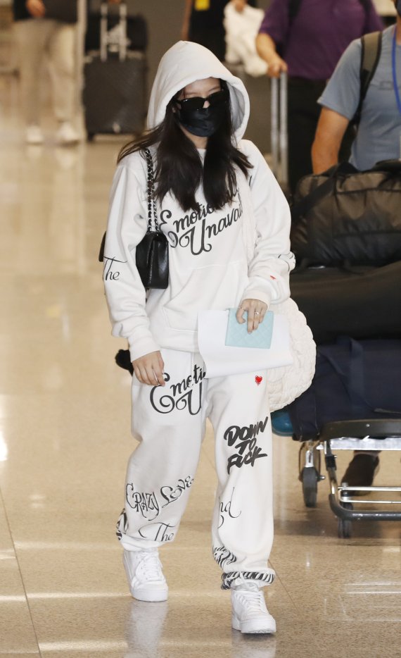 블랙핑크(BLACKPINK) 제니가 22일 오후 인천국제공항을 통해 입국하고 있다. 2021.7.22./뉴스1 © News1 권현진 기자