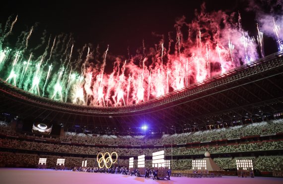 도쿄올림픽2020이 1년 연기 끝에 23일 오후 8시부터 일본 도쿄 신주쿠 국립경기장에서 열렸다. 로이터 뉴스1