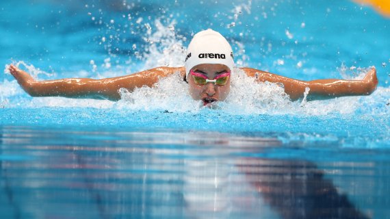 마가렛 맥닐이 100m 접영에서 우승을 차지했다. © 로이터=뉴스1 © News1 정윤영 기자
