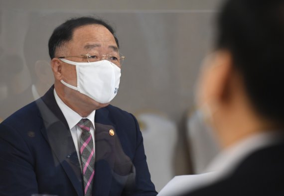 [서울=뉴시스] 김명원 기자 = 홍남기 경제부총리 겸 기획재정부 장관. (공동취재사진) 2021.07.21. photo@newsis.com /사진=뉴시스