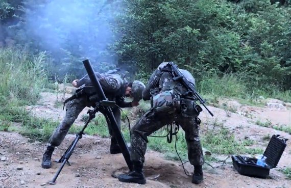 신형 81mm 박격포 사격장면.(방사청 제공)© 뉴스1 /사진=뉴스1