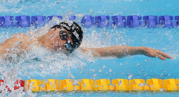 '기록의 사나이' 황선우가 29일 일본 도쿄 아쿠아틱스센터에서 열린 2020 도쿄올림픽 남자 자유형 100m 결승에서 47초82를 기록하며 5위에 올랐다. 황선우는 이번 올림픽에서 자신의 기록은 물론 한국 및 아시아 신기록을 연거푸 경신하며 한국 수영의 미래를 밝혔다. 뉴스1