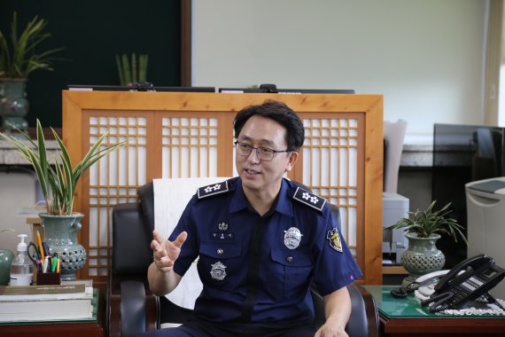 "수용자 교화는 가족이 가장 중요… 자녀들과 1박 만남도" [부산fn이 만난 사람]