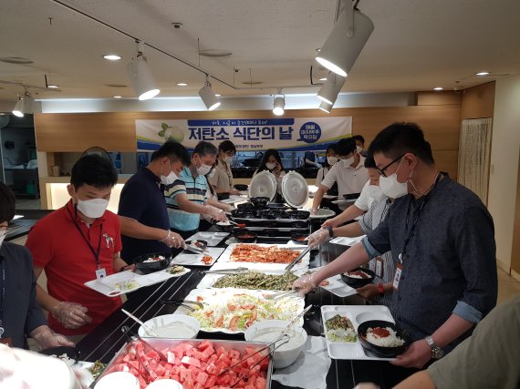 국가철도공단 영남본부가 ESG실천단을 발족하고 저탄소 식단의 날을 시행하고 나섰다. 국가철도공단 영남본부 제공
