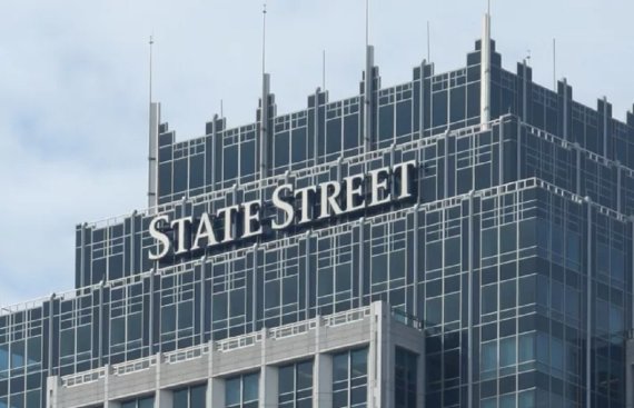 운용자산 40조달러에 달하는 미국 커스터디 전문은행 스테이트스트리트(State Street Bank)가 사모펀드를 대상으로 가상자산 및 디지털자산 펀드 관리 서비스를 제공하기로 했다.