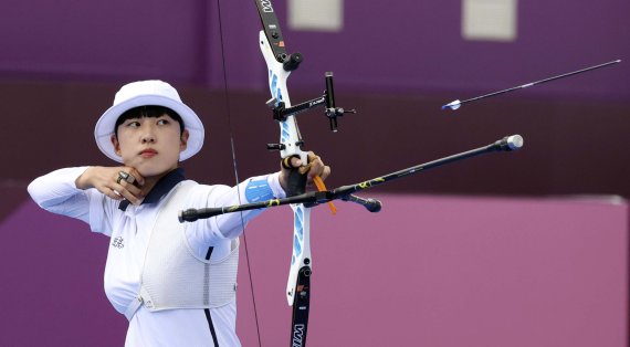 "안산, 하지원 숏컷이 페미?..서울서 까불지 말고 탈레반 되든지"