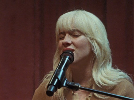 [서울=뉴시스] 빌리 아일리시X기와. 2021.07.30. (사진 = 유니버설뮤직 제공) photo@newsis.com