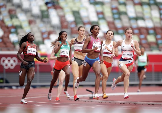30일 일본 도쿄 국립경기장에서 열린 올림픽 여자 육상 800m 예선전 모습. 로이터 뉴스1