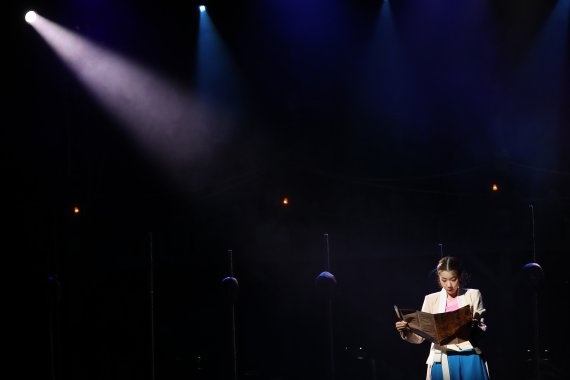 [서울=뉴시스] 박진희 기자 = 지난 27일 서울 중구 국립정동극장에서 열린 뮤지컬 '판' 프레스콜에서 배우들이 시연을 하고 있다. 2021.07.31. pak7130@newsis.com