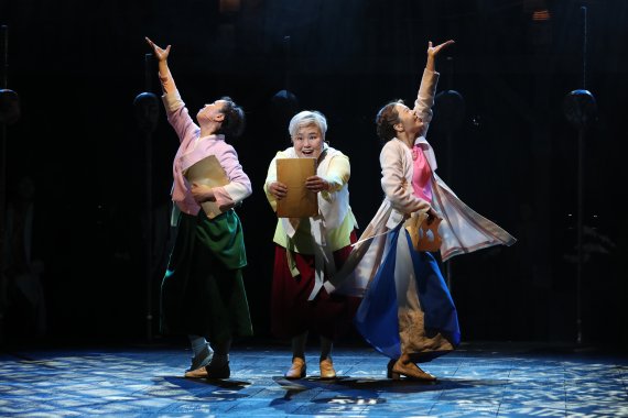 [서울=뉴시스] 박진희 기자 = 지난 27일 서울 중구 국립정동극장에서 열린 뮤지컬 '판' 프레스콜에서 배우들이 시연을 하고 있다. 2021.07.31. pak7130@newsis.com