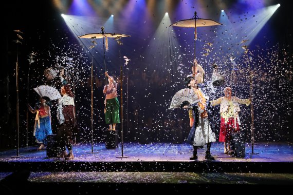 [서울=뉴시스] 박진희 기자 = 지난 27일 서울 중구 국립정동극장에서 열린 뮤지컬 '판' 프레스콜에서 배우들이 시연을 하고 있다. 2021.07.31. pak7130@newsis.com