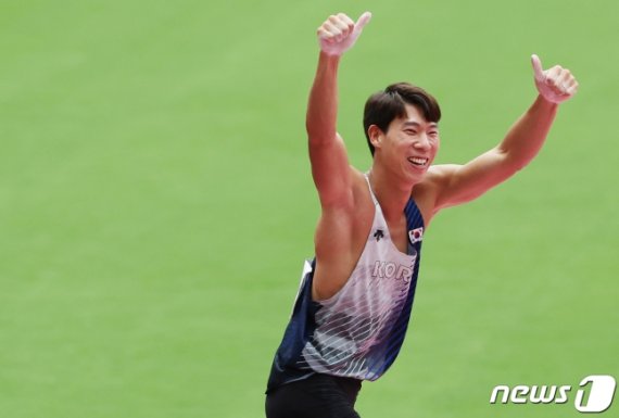 [도쿄올림픽] 육상 진민섭, 예선 2차 5.50m 성공