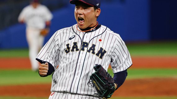 지난 4일 열린 2020도쿄올림픽 야구 4강전에서 일본 투수 구리바야시 료지가 일본의 승리를 확정한 직 후 포효하고 있다. 한국은 이날 준결승전에서 일본에 2대5로 졌다. /사진=로이터뉴스1