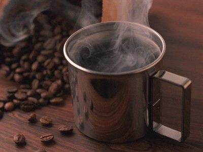 커피 속 카페인은 섭취할 때보다 두피에 발랐을 때 탈모 예방에 더욱 도움될 수 있다. 출처 Giphy