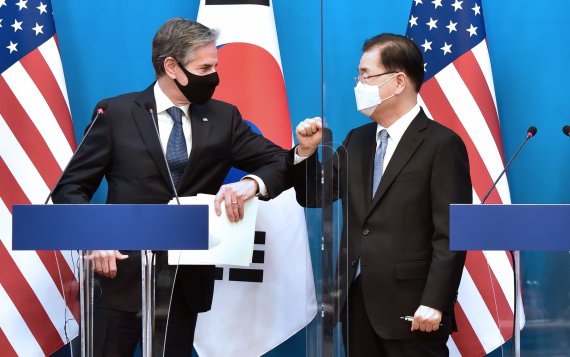토니 블링컨 미국 국무부 장관(왼쪽)과 정의용 외교부 장관. 2021.3.18. 사진=공동취재단, 뉴스1,