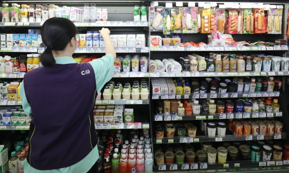 "최저임금 인상률 표기 5.05→5.1% 바꿔라" 노동계 항의, 왜?