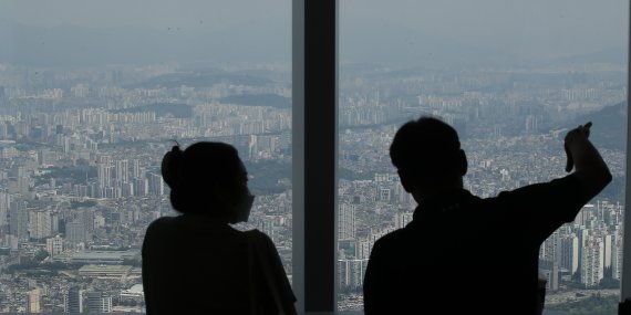 서울 송파구 롯데월드타워 서울스카이에서 바라본 서울 시내 아파트 단지 모습. 2021.7.28/뉴스1 © News1 임세영 기자