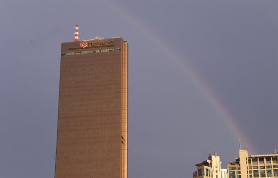 서울 하늘에 뜬 무지개