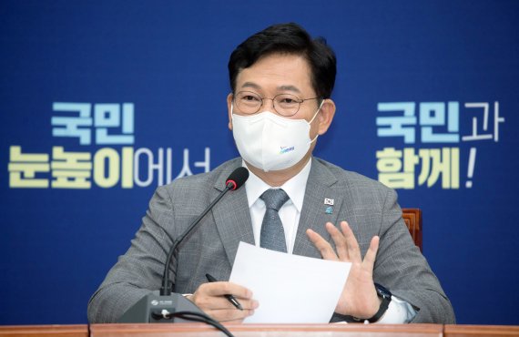 [서울=뉴시스] 최동준 기자 = 송영길 더불어민주당 대표가 10일 서울 여의도 국회에서 취임 100일 기자간담회를 하고 있다. (공동취재사진) 2021.08.10. photo@newsis.com /사진=뉴시스