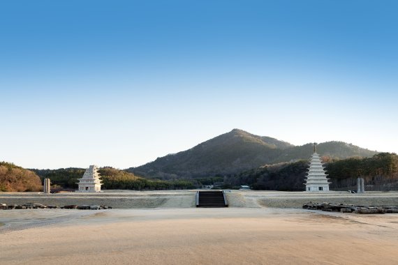 전북 익산 백제역사유적지구 미륵사지 전경. 익산시 제공