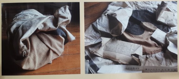 진관사 태극기 발견 당시 사진. 문화재청 제공