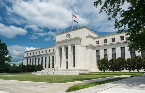 미국 연방공개시장위원회(FOMC) 위원들이 가상자산이 금융 시스템에 미칠 잠재적 위험에 대한 우려를 표명했다. 또 스테이블코인에 대한 규제 프레임워크가 필요하다는 주장도 내놨다. FOMC 위원들이 가상자산을 공식적으로 언급한 것은 이번이 처음이다.